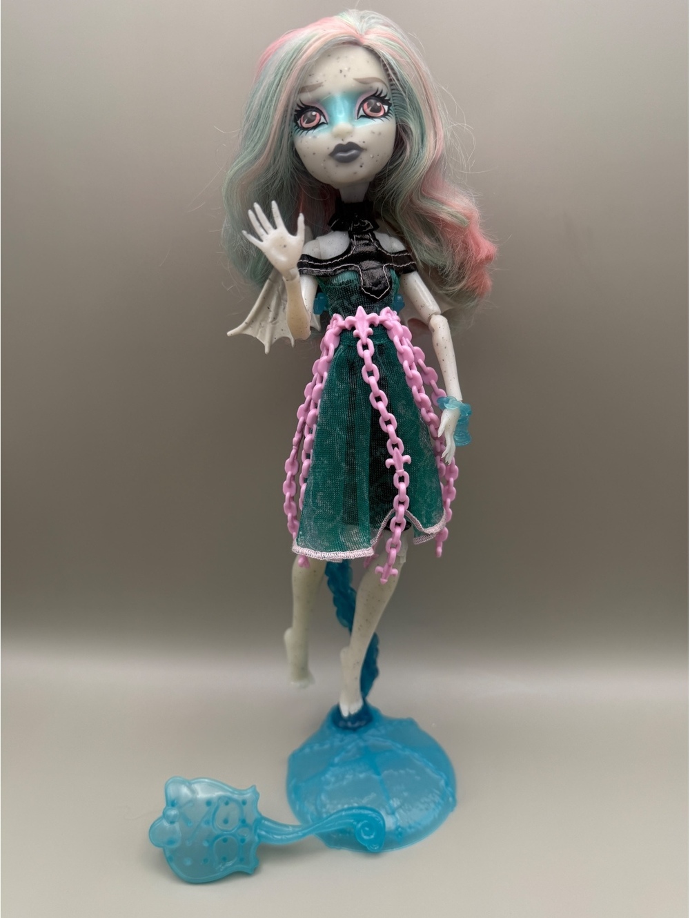 Monster High Haunted Rochelle Goyle w/ regular wings